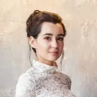 Dr. Emily Watson - Dechecker