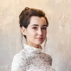 Dr. Emily Watson - Dechecker